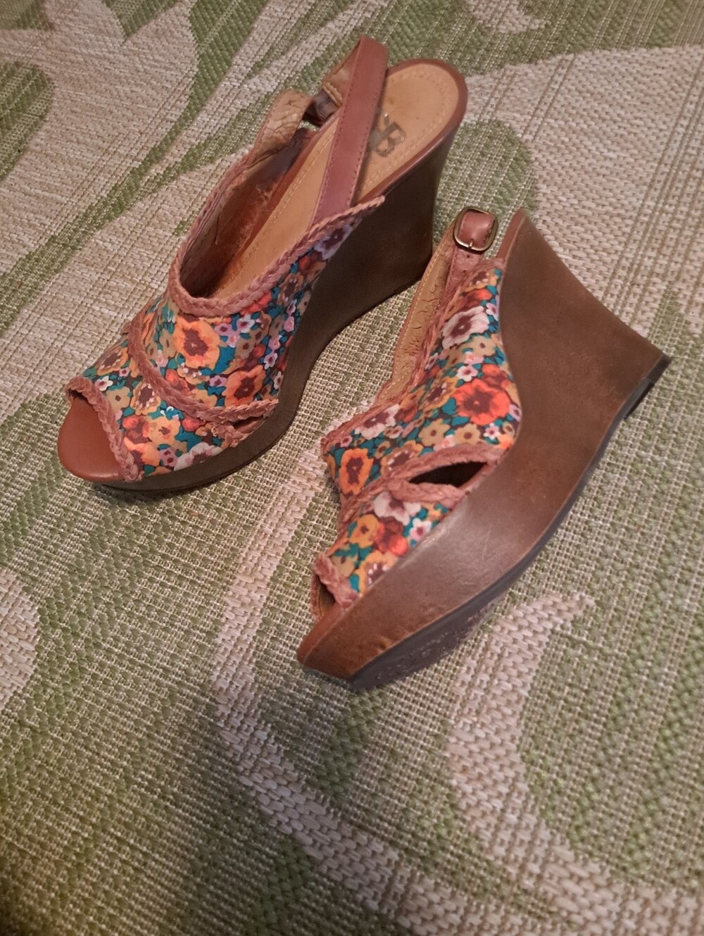 Vintage Gianni Bini Floral Multicolor Wedge Sandals - Women's Open-Toe Platform